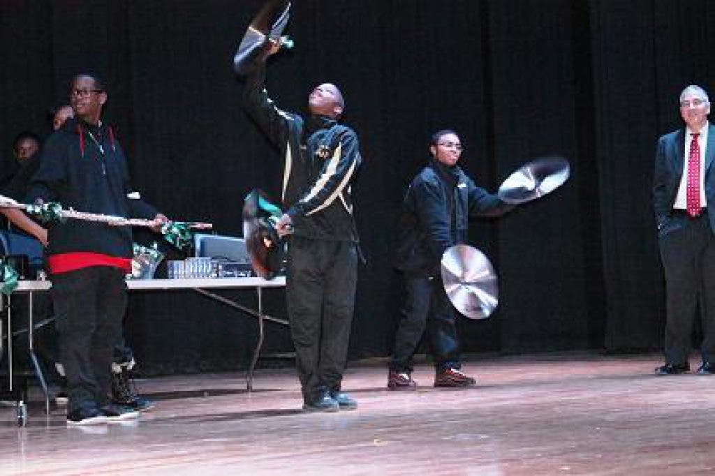 Fidelity Investments Delivers Musical Instructions to Detroit High
