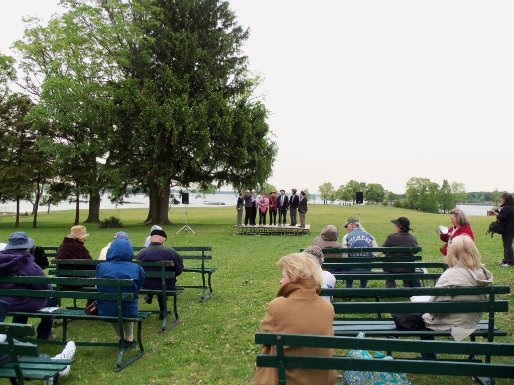 News small post card thumbnail