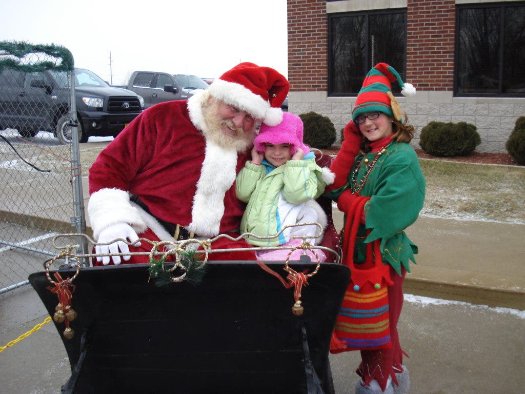Santa And His Reindeer To Arrive Saturday At Peoples Bank In Waukee 
