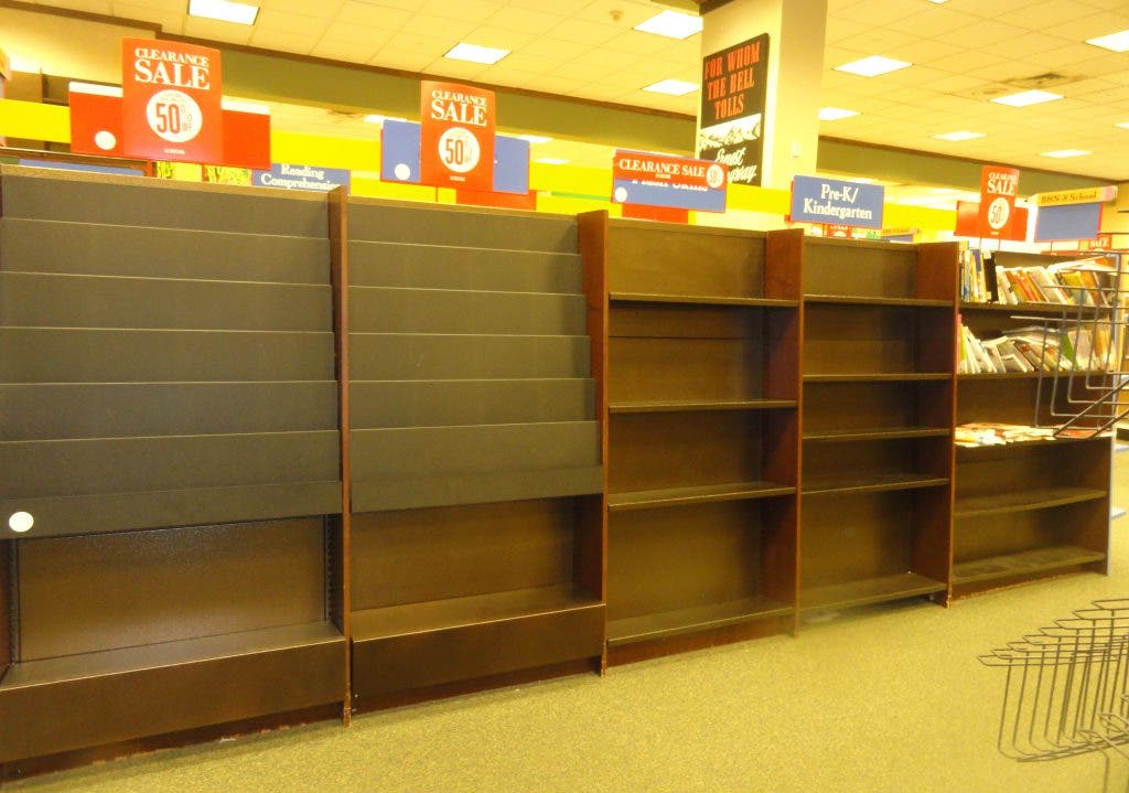 Barnes & Noble Closes Its Doors | Huntington, NY Patch