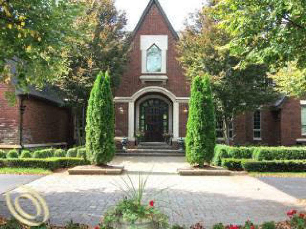 Million Dollar Homes For Sale Near White Lake and Highland White Lake