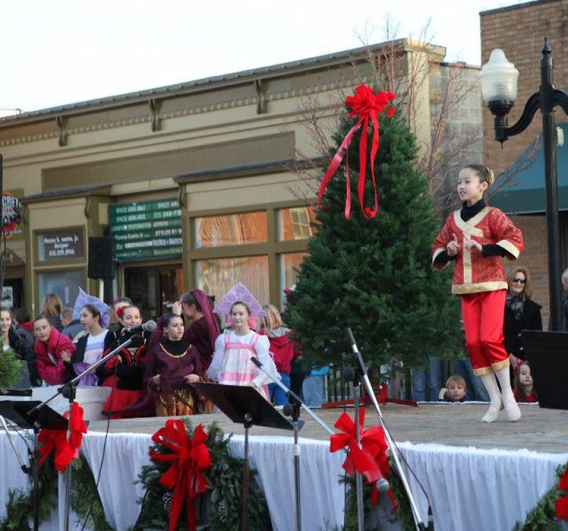 Brighton Holiday Glow 2012 Lights Up Downtown Brighton, MI Patch