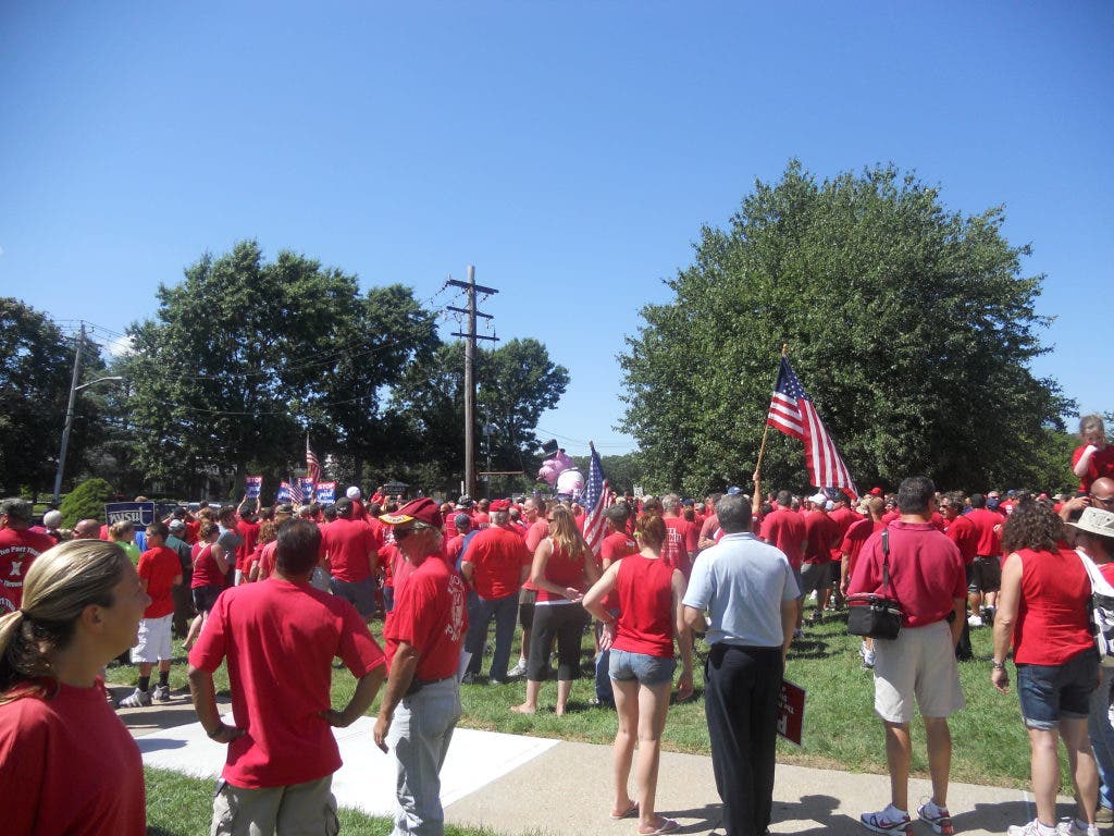 UPDATED: Verizon Employees Protest on N. Ocean Ave | Patchogue, NY Patch
