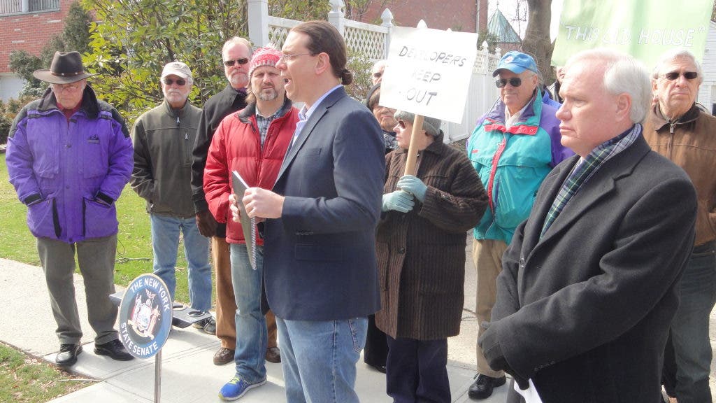 News small post card thumbnail