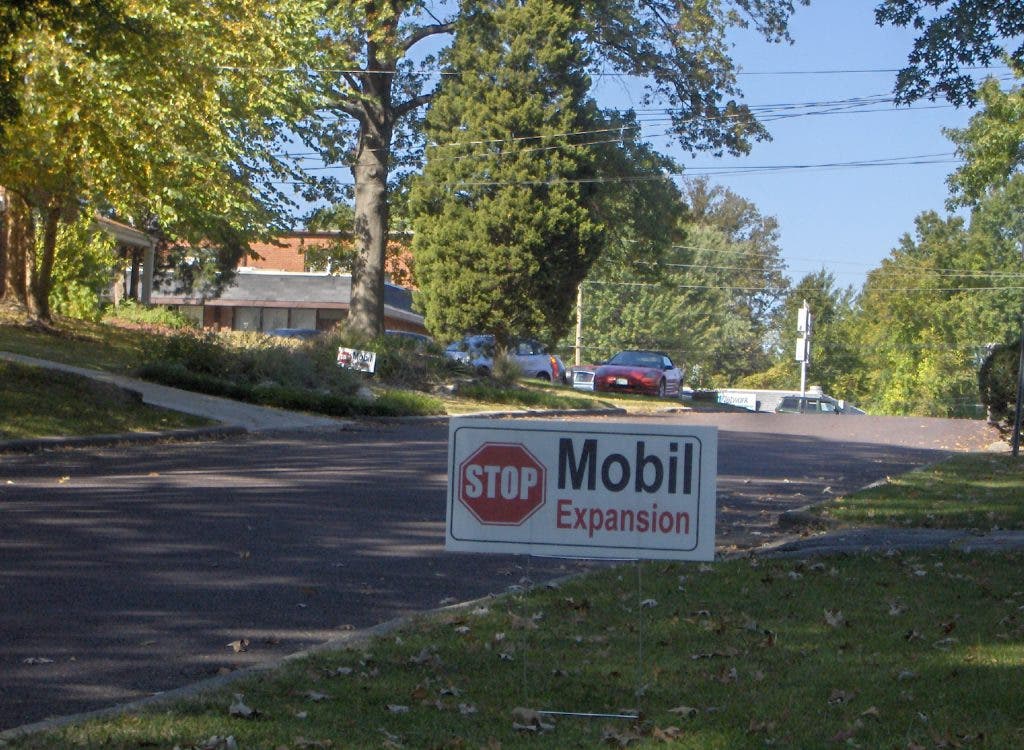 Kirkwood City Council Discusses Gas Station Expansion, Parking Lot