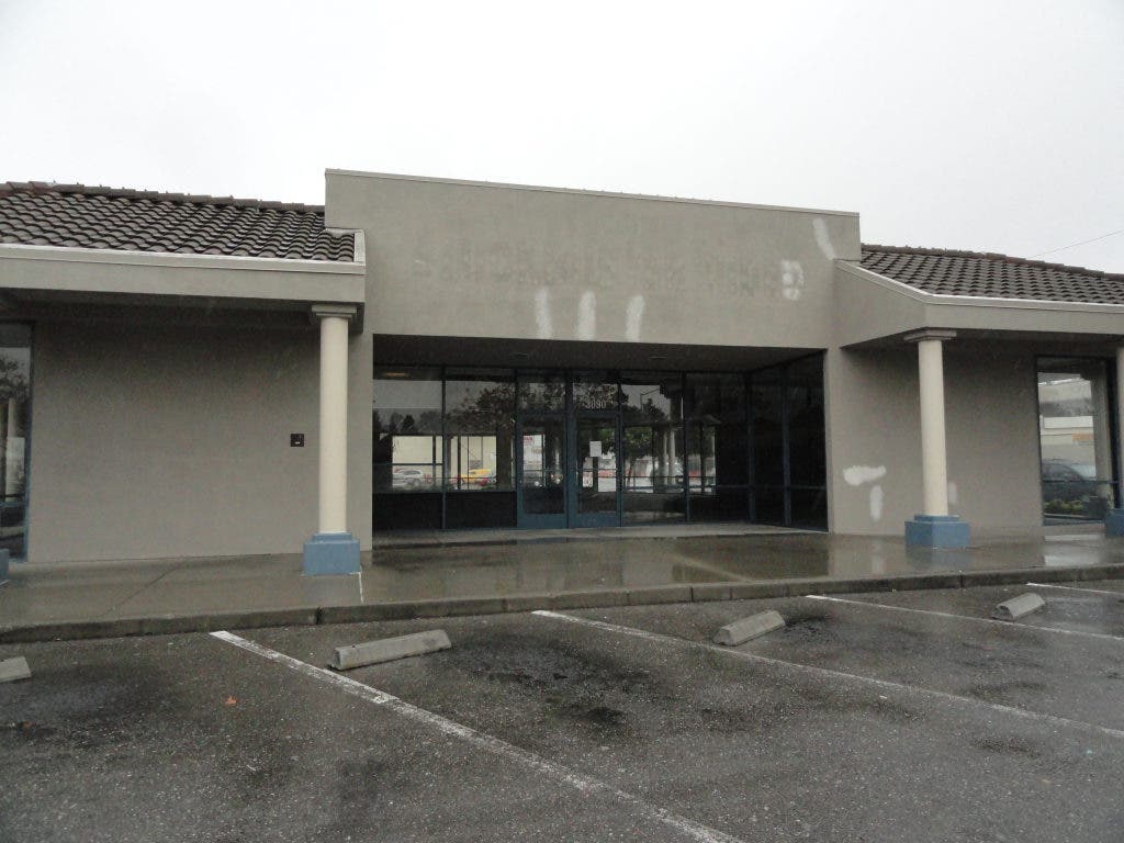KellyMoore Paints Signs Lease For Former Blockbuster Video Site