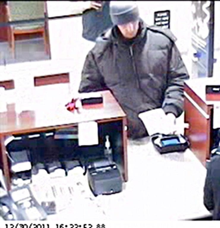 Photos Released Of Suspected Lake Elsinore Bank Robber | Lake Elsinore ...