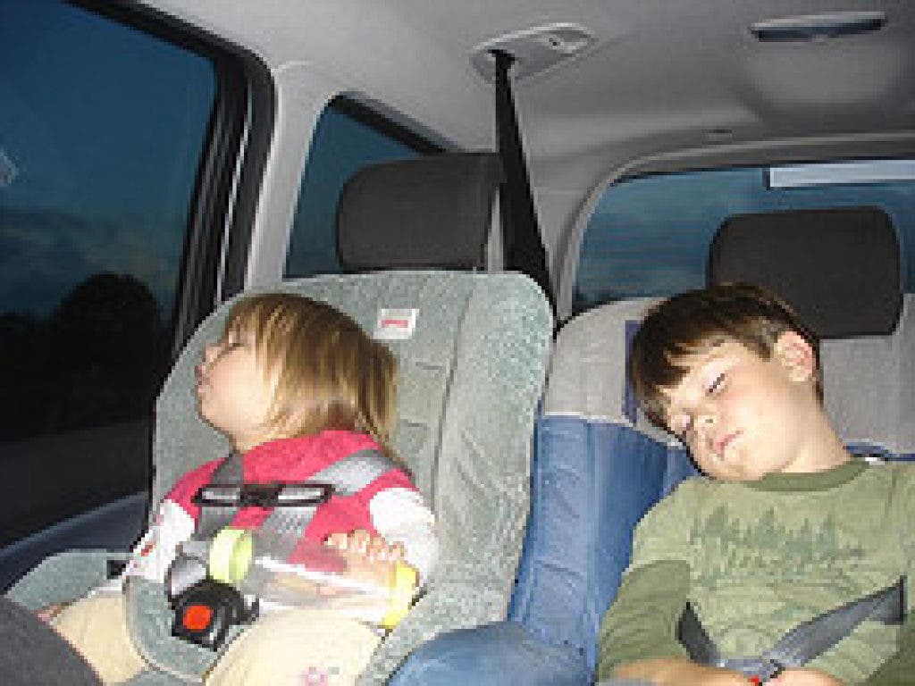 A Momof6 Reader Asks "Should I leave my kids alone in the car- for just ...