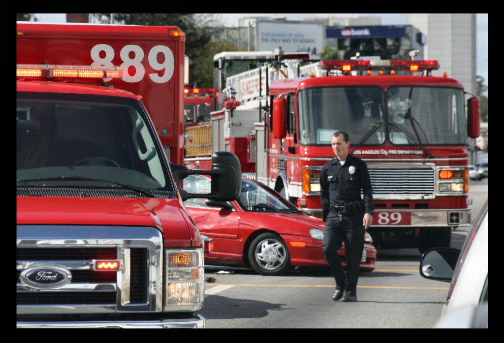 [PHOTOS]: 2-Car Accident Reported at Victory and Radford | North