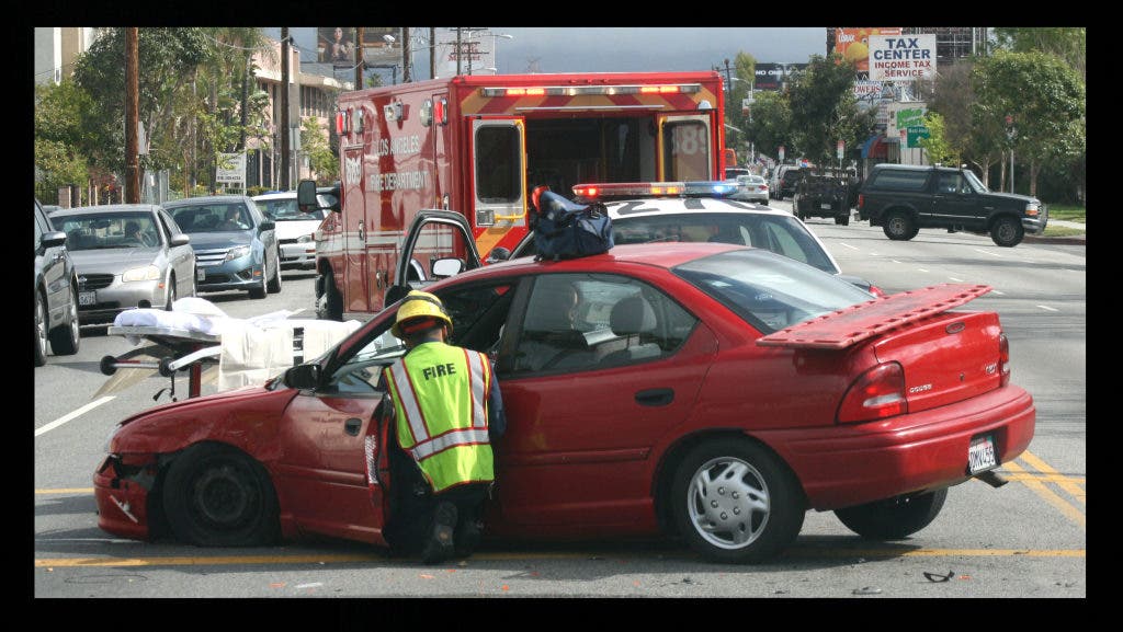 [PHOTOS]: 2-Car Accident Reported at Victory and Radford | North