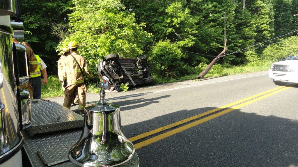 Car Strikes Utility Pole on Central Avenue, Power Out | Edgewater, MD Patch