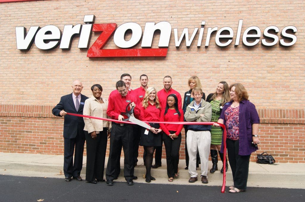 Verizon Wireless Reopens Location as Innovation Store | Alpharetta, GA