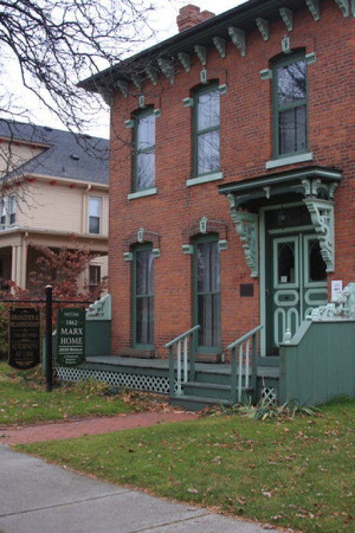 News small post card thumbnail