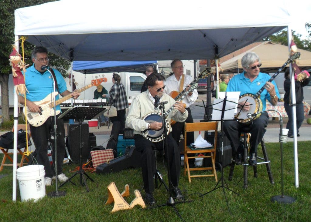 Yeehaw! 'County Fair' Overtakes Farmers Market Wyandotte, MI Patch