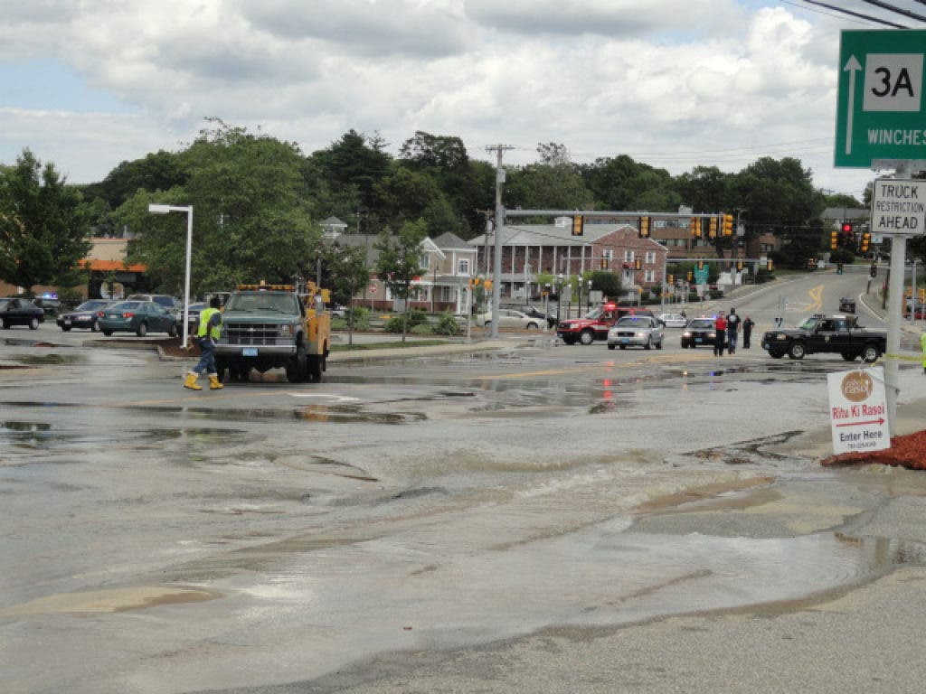 VIDEO: Water Main Break on Cambridge Street Halts Traffic | Burlington ...