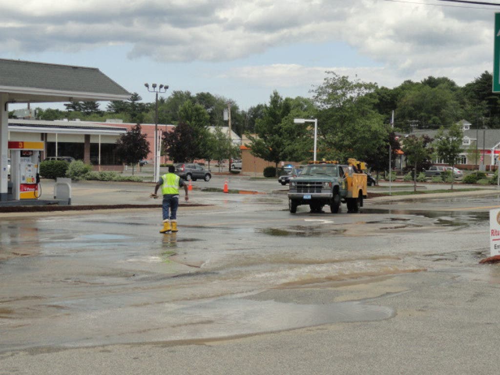 VIDEO: Water Main Break on Cambridge Street Halts Traffic | Burlington ...