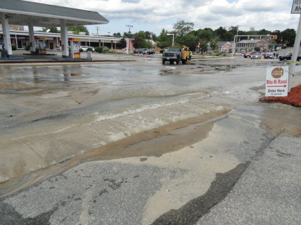 VIDEO: Water Main Break on Cambridge Street Halts Traffic | Burlington ...