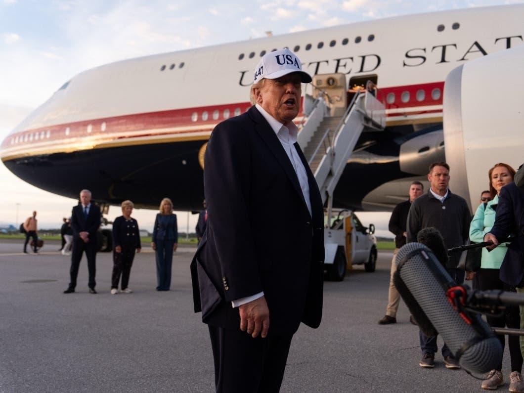 President Trump at the Boeing 747 gifted by Qatar.