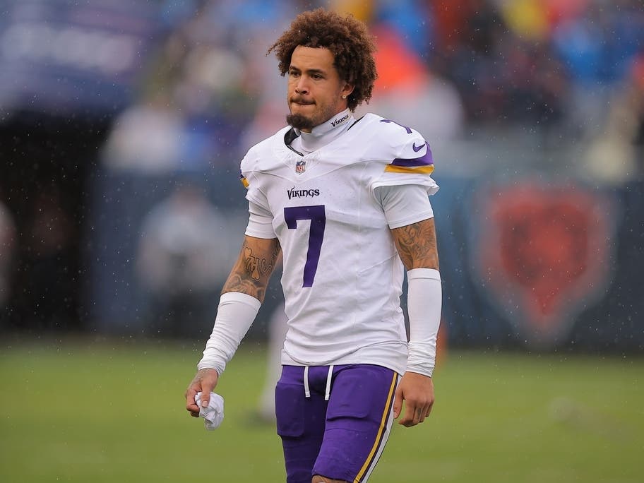 Minnesota Vikings cornerback Byron Murphy Jr. (7) looks on before an NFL football game against the Chicago Bears in Chicago, Sunday, Sept. 20, 2026.