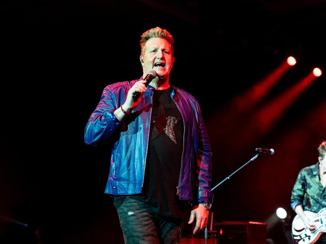 Gary LeVox, Rascal Flatts Singer, Hangs Out At Hendo's Barrel House In Temecula