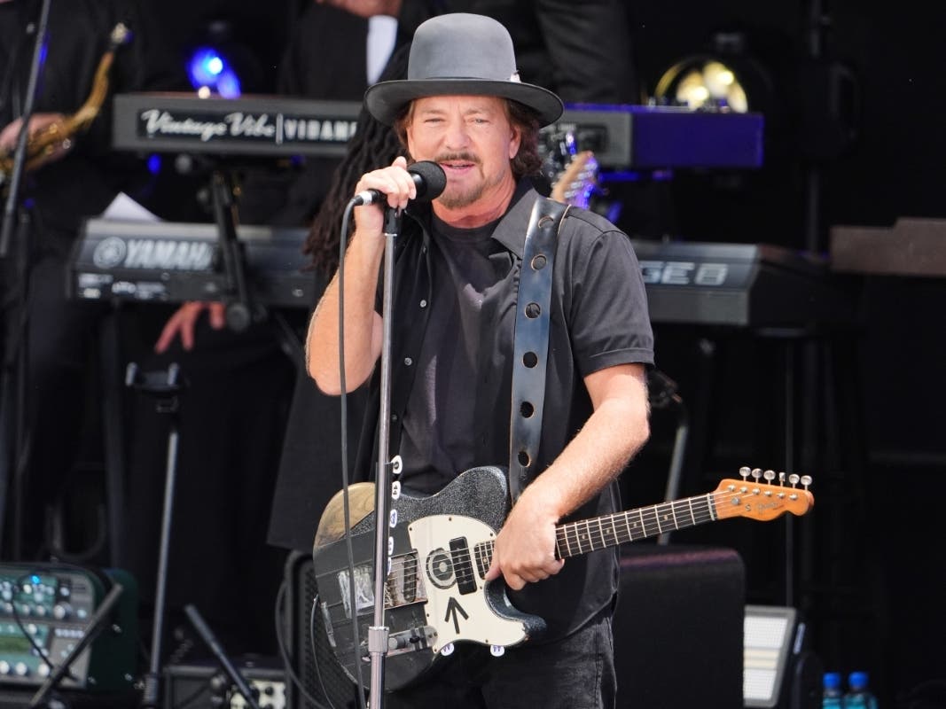 Eddie Vedder performs on stage during the dedication ceremony for the Obama Presidential Center, Thursday, June 18, 2026, in Chicago.