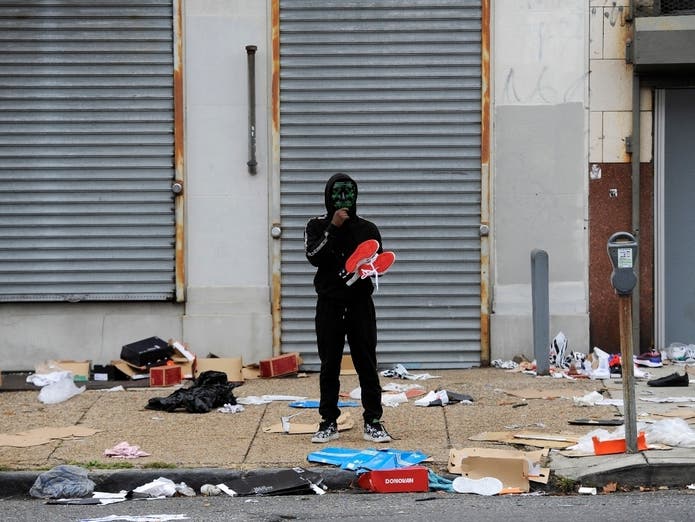 172 Arrested 52 Police Officers Hurt In Philly Unrest So Far Chestnut Hill Pa Patch All my ex's luv me they regret that we broke up. 172 arrested 52 police officers hurt