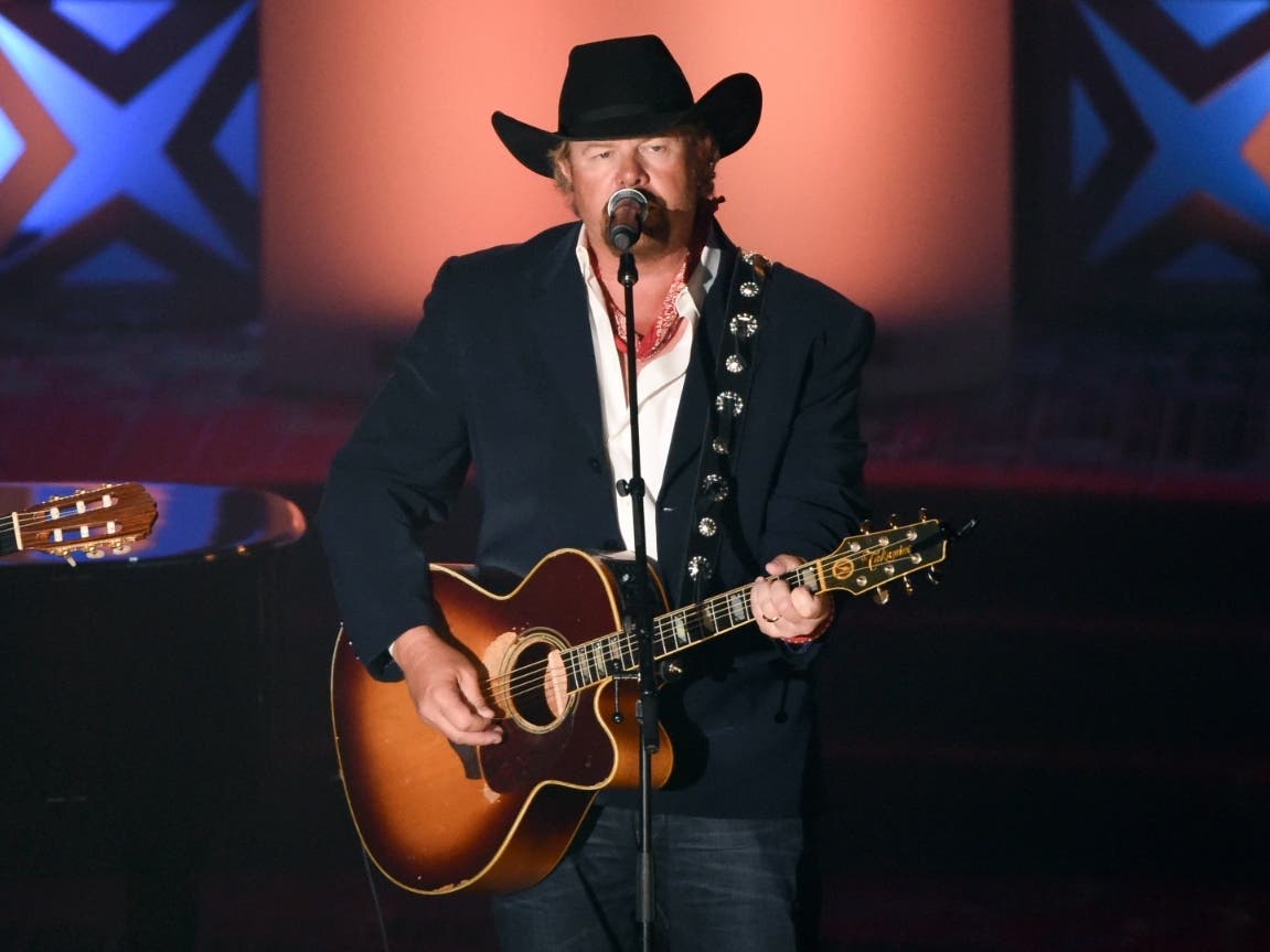 Country music performer Toby Keith shared on Twitter Sunday that he has been battling stomach cancer since last fall. 