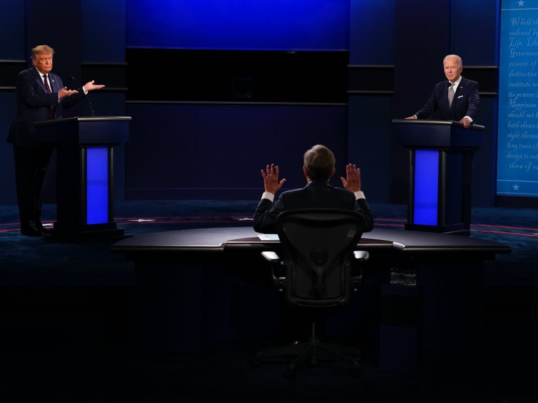 Moderator Chris Wallace of Fox News, center, gesturing during the first presidential debate between President Donald Trump, left, and Democratic presidential candidate former Vice President Joe Biden, right, Tuesday, Sept. 29, 2020.