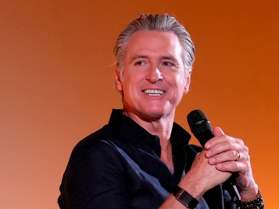 California Gov. Gavin Newsom, left, discusses environmental issues with California Natural Resources Agency Secretary Wade Crowfoot, at the California Academy of Sciences in San Francisco, Calif.,Tuesday, Sept. 29, 2026.