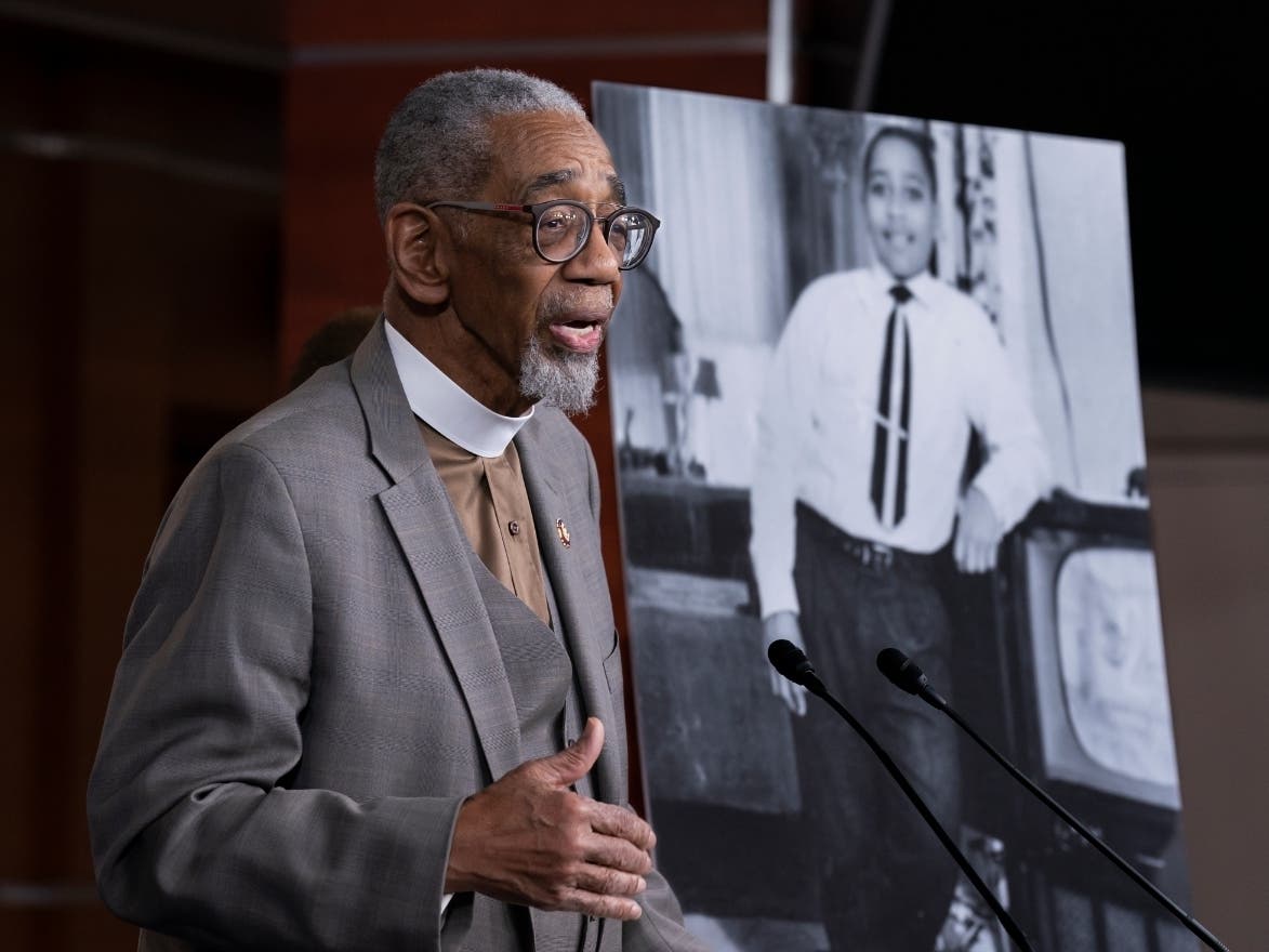  Sixty-five years after 14-year-old Emmett Till was lynched in Mississippi, the House has approved legislation designating lynching as a hate crime under federal law.
