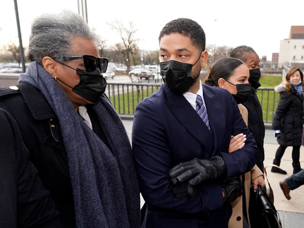 Actor Jussie Smollett looks back at his mother as they arrive with other family members Monday, Nov. 29, 2021, at the Leighton Criminal Courthouse for jury selection at his trial in Chicago. 