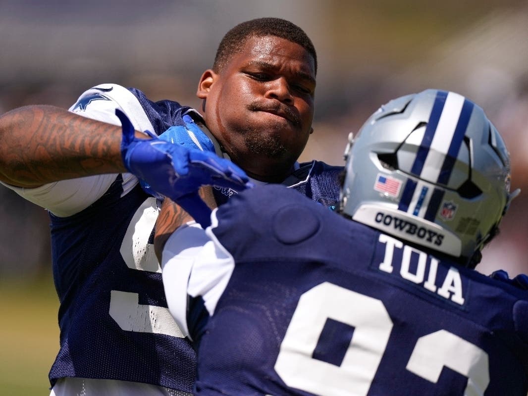 Dallas Cowboys defensive tackle Quinnen Williams, left, and defensive tackle Jay Toia runs a drill during the NFL football team's training camp, Tuesday, Aug. 4, 2026, in Oxnard, Calif.