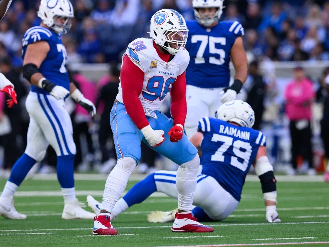 Tennessee Titans defensive tackle Jeffery Simmons (98) celebrates a sack during an NFL football game against the Indianapolis Colts in Indianapolis, Sunday, Oct. 18. Now, he's joining the Chicago Bears.