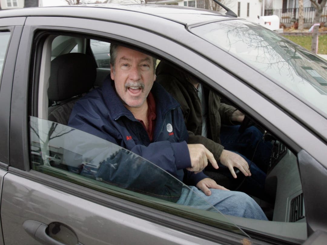 Former Bolingbrook police sergeant Drew Peterson talks to the media as he leaves his home in Bolingbrook in 2007. Peterson was indicted in May 2009 on a murder charge in the death of his third wife, Kathleen Savio.