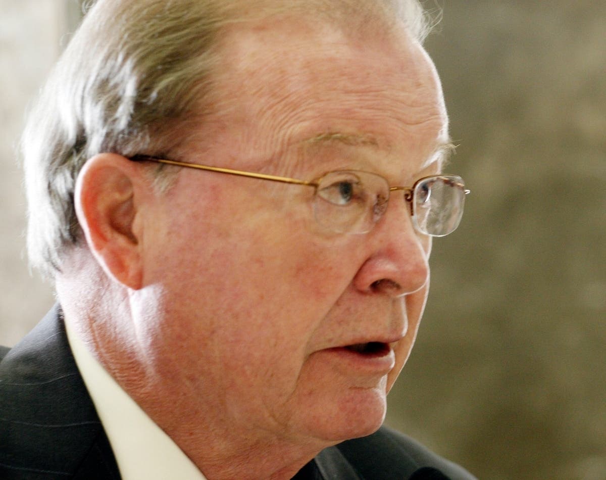 Jabo Waggoner awarded $40,000 to VEsyavia schools.