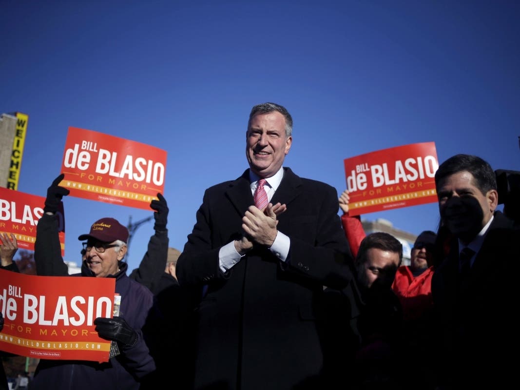 Democratic New York City mayoral candidate Bill de Blasio campaigns at a subway stop in New York, Monday, November 4, 2013. 