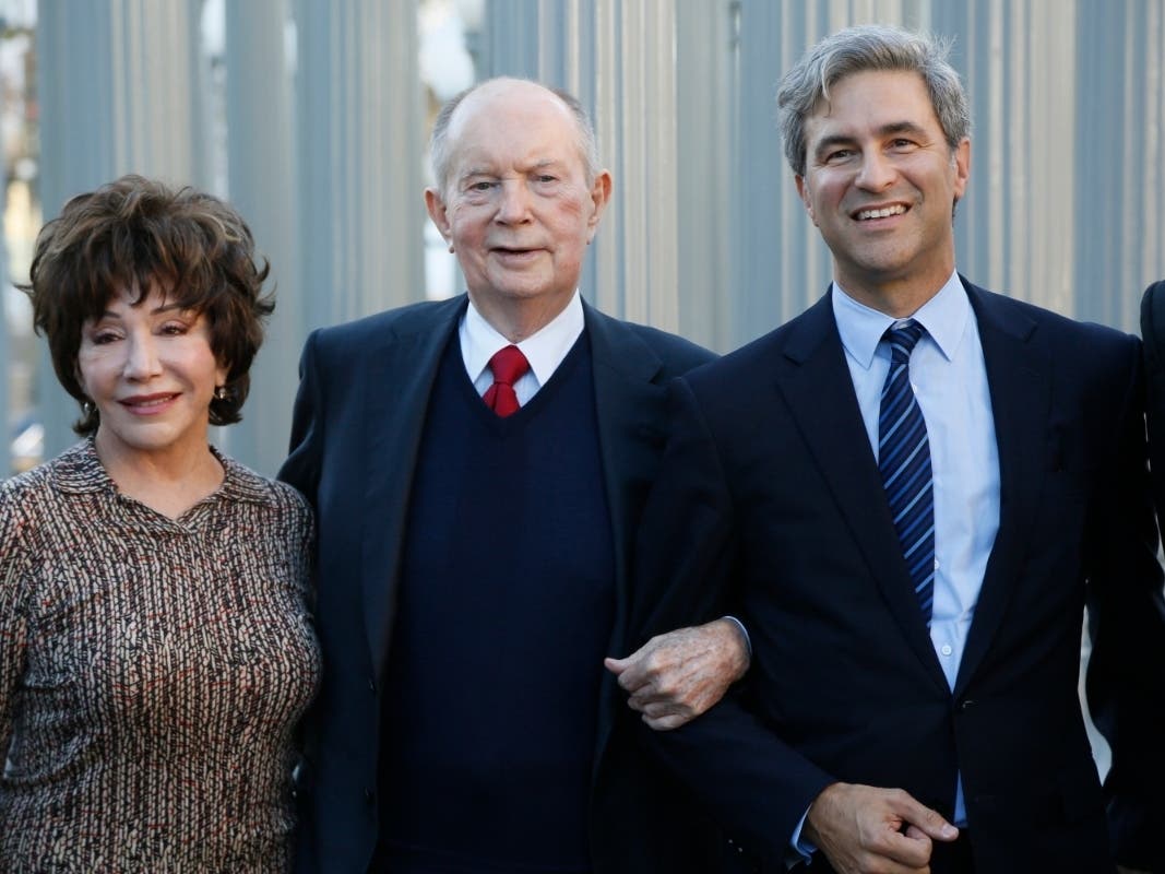 Featured: Lynda Resnick, Jerry Perenchio, Michael Govan: Philanthropists and entrepreneurs Stewart and Lynda Resnick, owners of The Wonderful Company, will be making an unprecedented $750 million donation to Caltech.