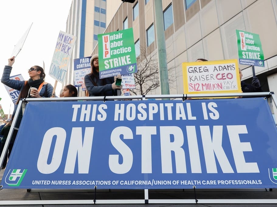 Members of the United Nurses Associations of California and Union of Healthcare Professionals strike outside of Kaiser Permanente on Broadway in Oakland, Calif., on Wednesday, Jan. 28, 2026.