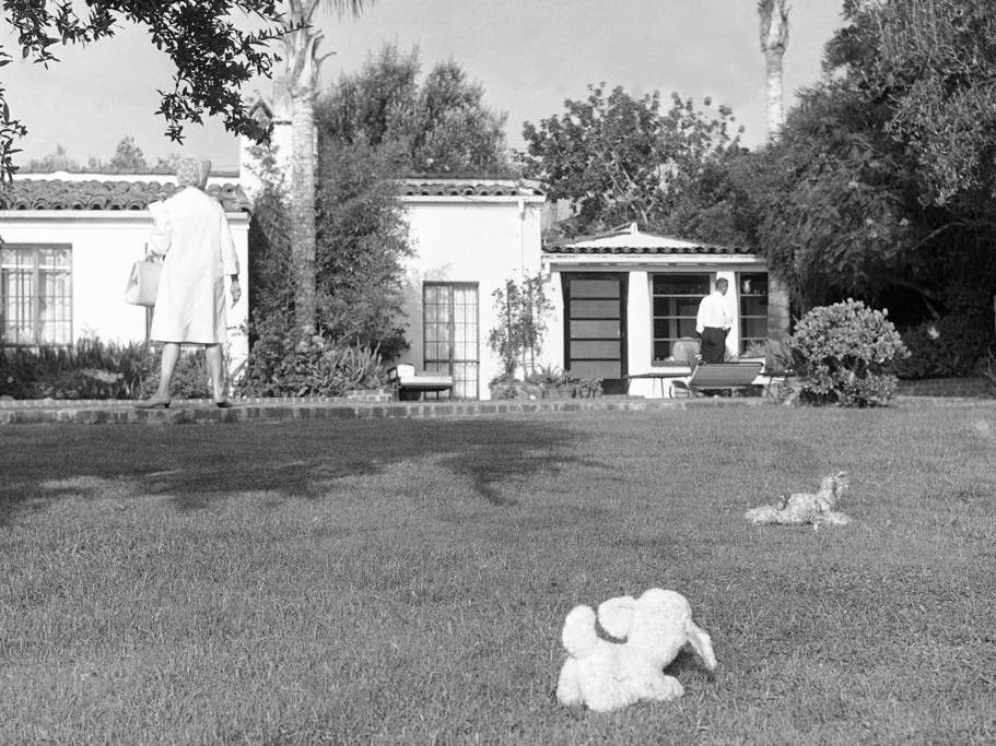 The backyard of the home where Marilyn Monroe lived is shown in 1962.