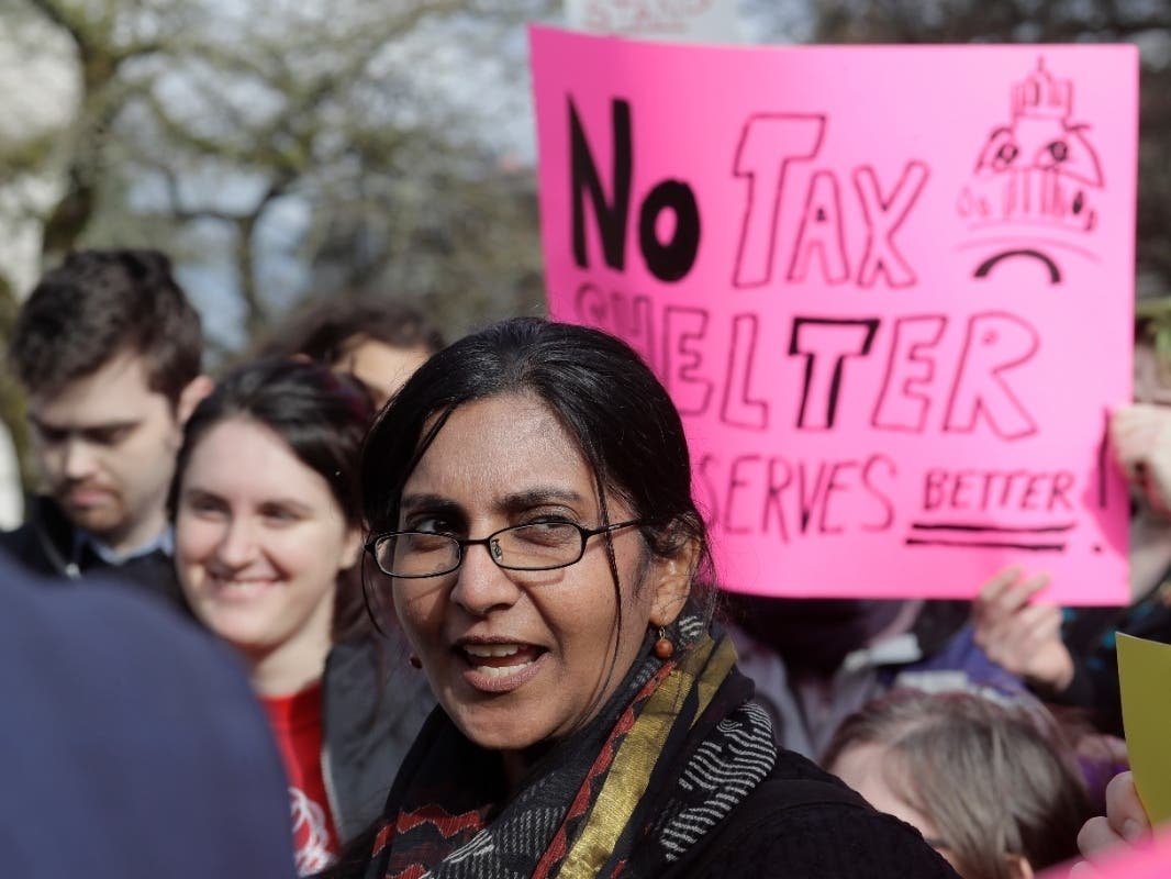 Seattle City Councilmember Kshama Sawant drew closer to defeating a recall effort Wednesday, as updated election results showed a tight race between the two sides.