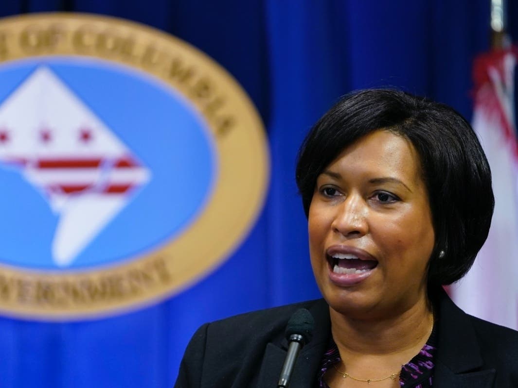 Mayor Muriel Bowser issued an updated travel advisory requiring travelers to be tested for the new coronavirus 72 hours before visiting D.C.
