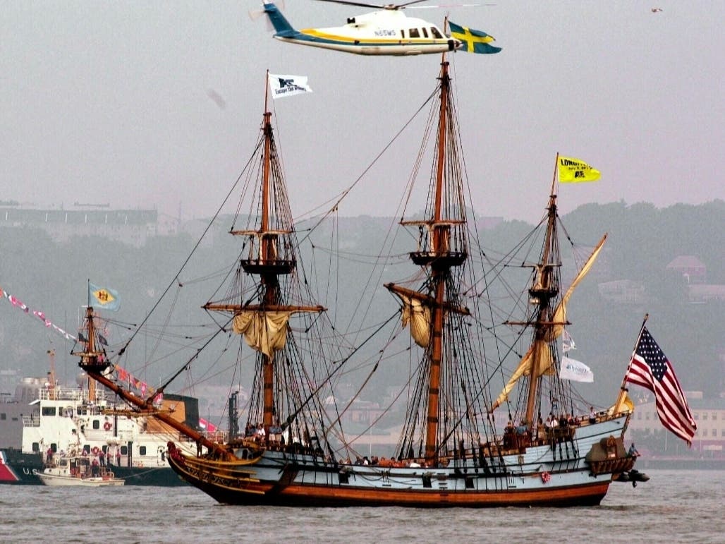 The Kalmar Nyckel sails into the Verrazano Narrows before the start of OpSail 2000 celebrations in New York.
