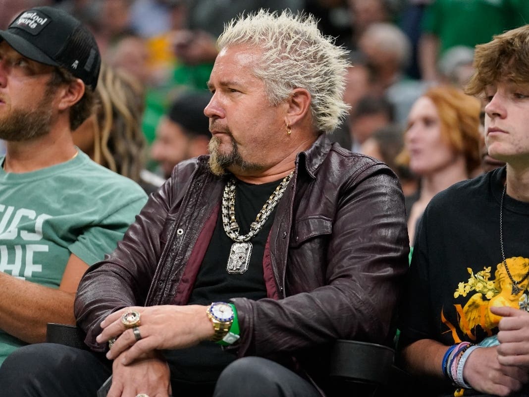 The eatery will close early Friday at 3 p.m. instead of 6 p.m. to watch the episode.