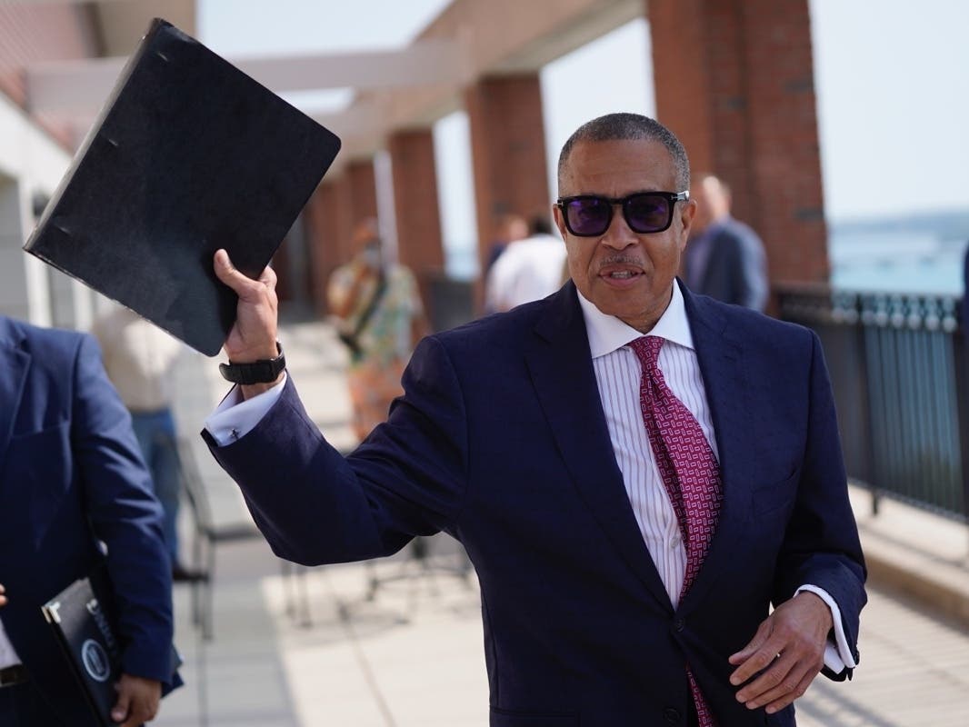 Officials said only 10,192 of Craig's 21,305 signatures​  were "facially valid," leaving him short of the 15,000 signature threshold needed to qualify for the primary ballot​.