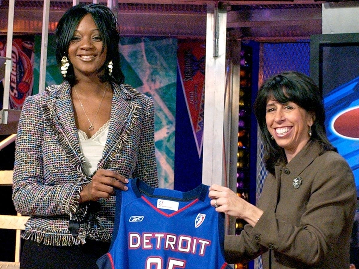 Kara Braxton was drafted by the Shock in April 2005 and played for the team in their final five seasons in Detroit (2005-2009). 