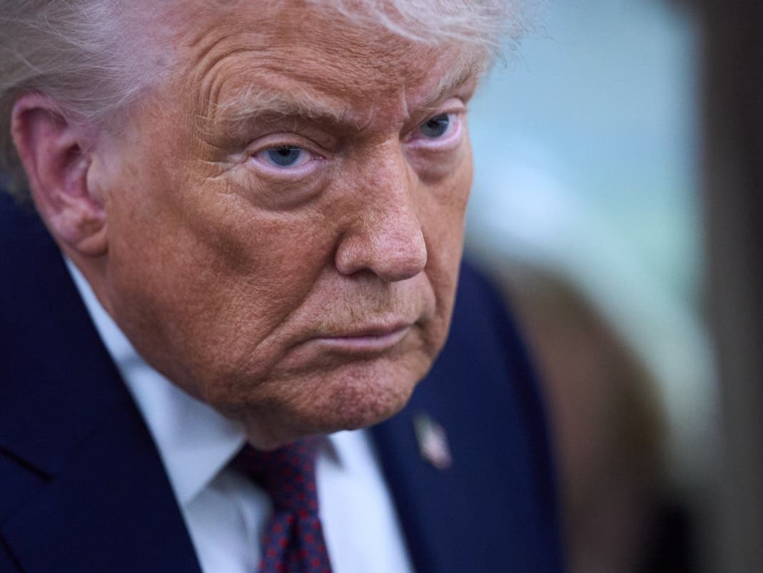 President Donald Trump speaks with reporters aboard Air Force One after leaving the World Economic Forum in Davos for Washington, Thursday, Jan. 22, 2026.