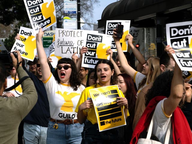 LA Times Axes 20 Percent Of Newsroom In Mass Layoffs: Report | Los ...