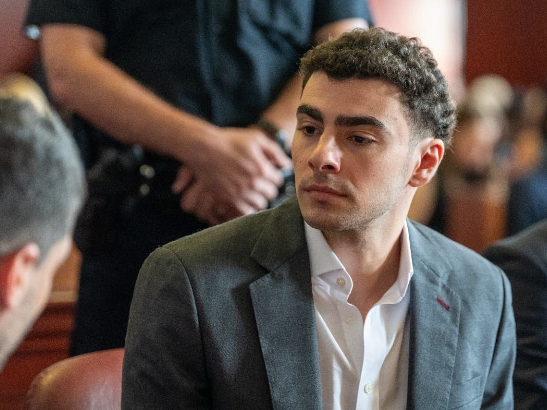 Luigi Mangione's lawyers say he is pleading guilty to killing UnitedHealthcare CEO Luigi Mangione appears for a pre-trial hearing at Manhattan Criminal Court in New York, on Tuesday, Aug. 11, 2026. 