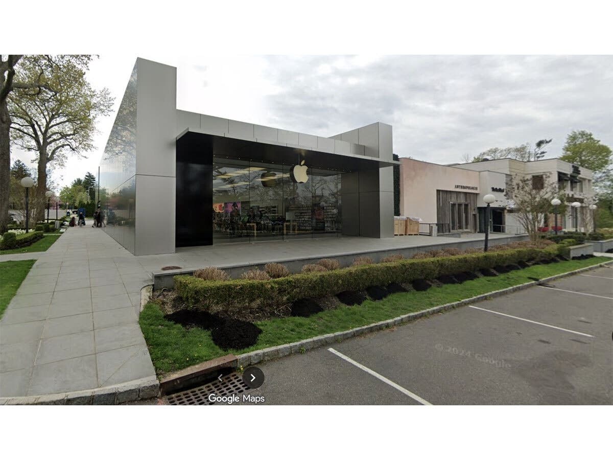 The Apple Store in Manhasset, one of the three malls that was scheduled to receive a delivery from the truck three NYC men are now accused of hijacking the morning of Jan. 3. 