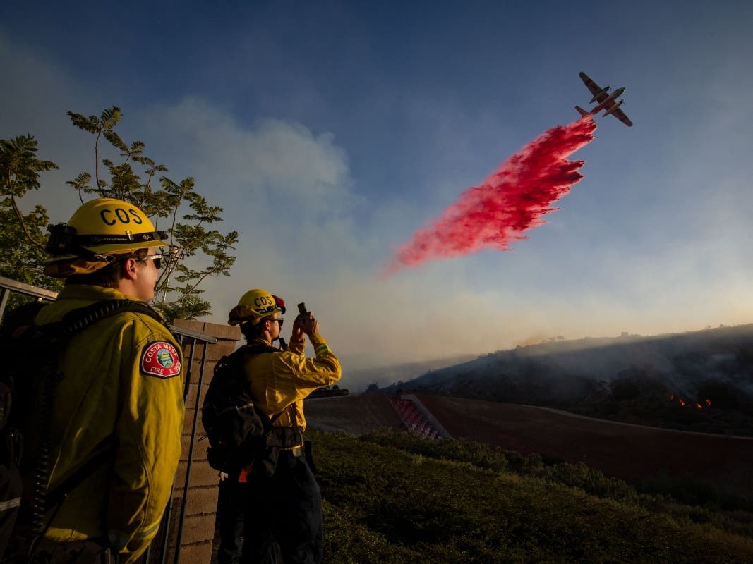 An air tanker drops retardant on the Sandy Fire on Monday, May 18, 2026, in Simi Valley, Calif.